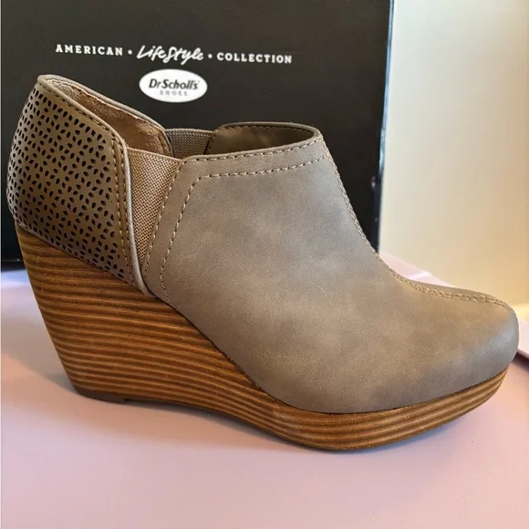 NWT Dr. Scholl's Harlow Ankle Boot- New in Box- Size 7.5 - Picture 1 of 9